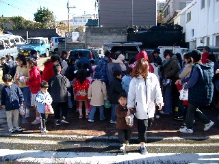 お菓子の配布